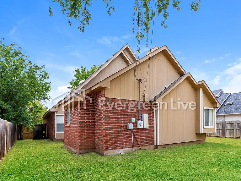 1109 Cherrytree Dr — Photo 15