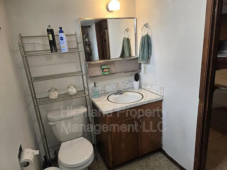 520 NE Maple St #C — Photo 11