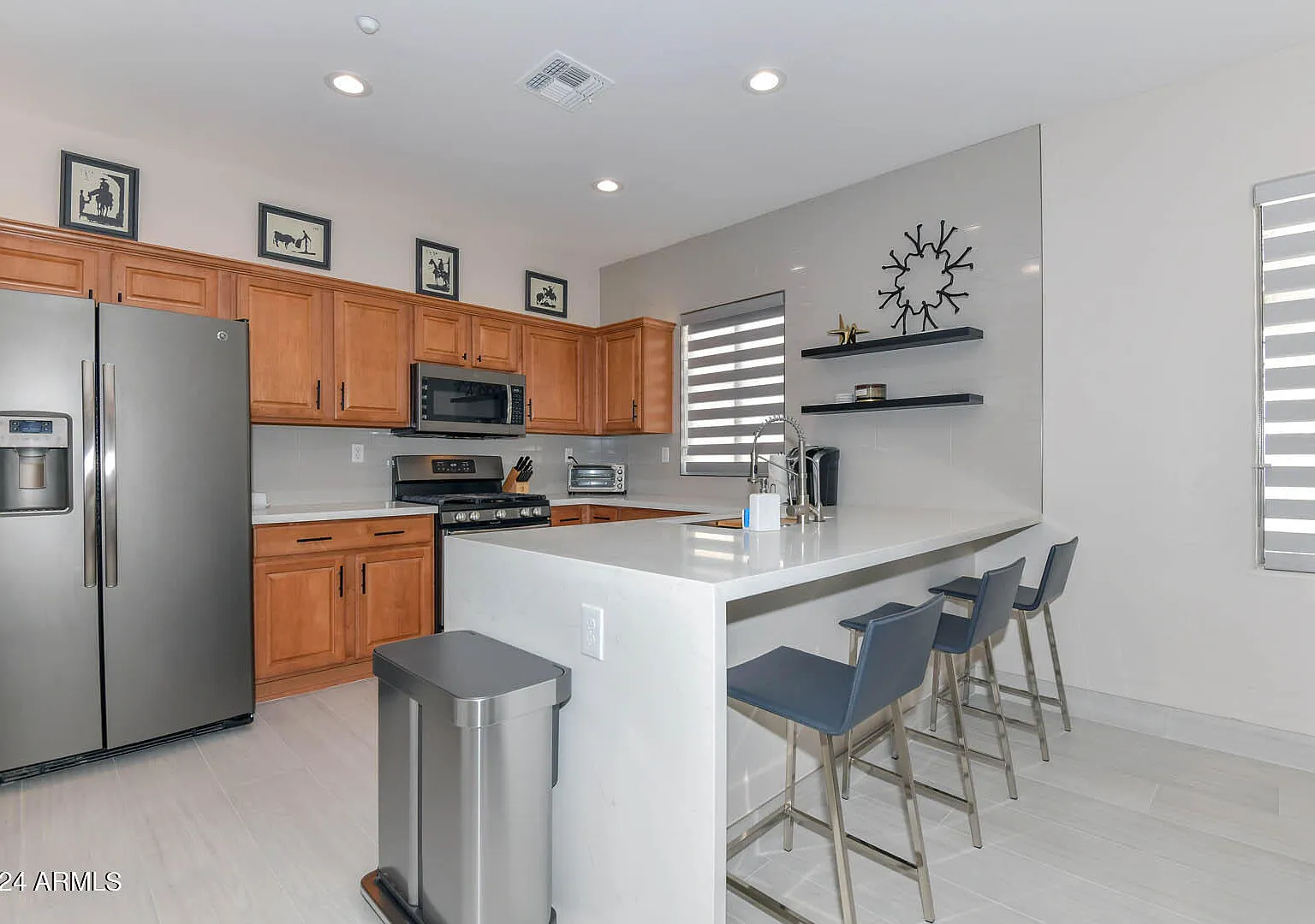 3 bed, 2.0 bath, 1490 sqft, $3,200 — Photo 2