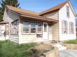 401 & 401-1/2 S Marquette Rd, Prairie Du Chien, WI 53821