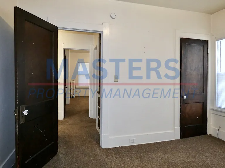 4113 N Lockwood Ave — Photo 24