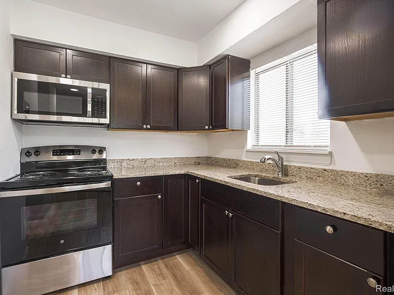 2475 S Commerce Rd #10 — Photo 15