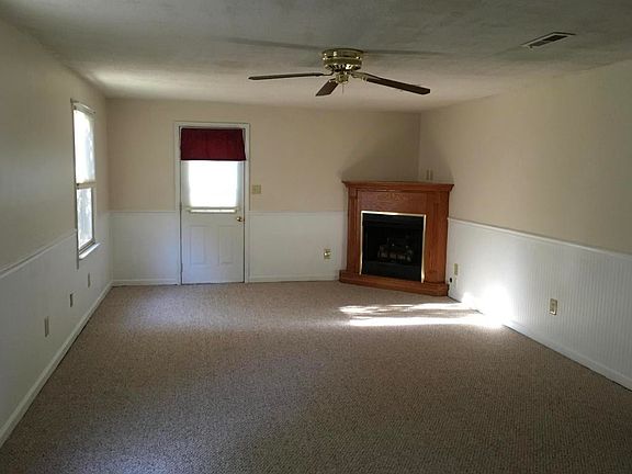 3rd image of 454 Hillview Dr