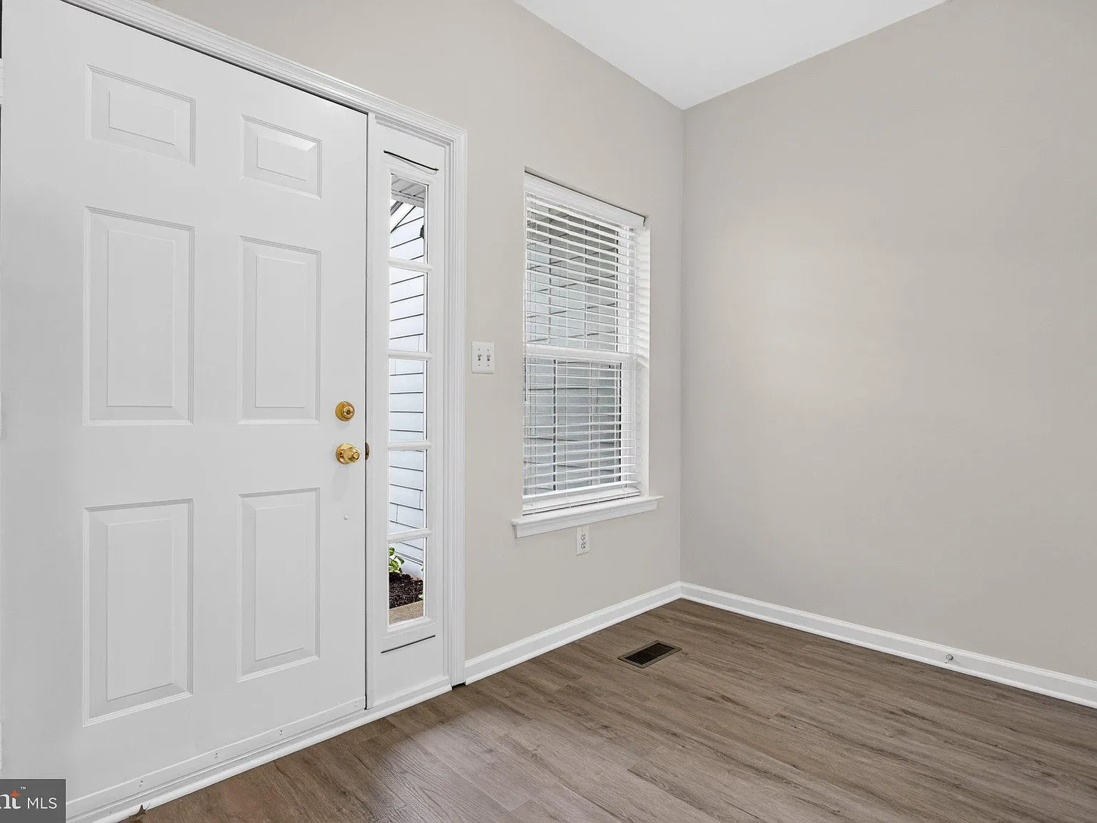 3 bed, 2.5 bath, 2201 sqft, $3,600 — Photo 2