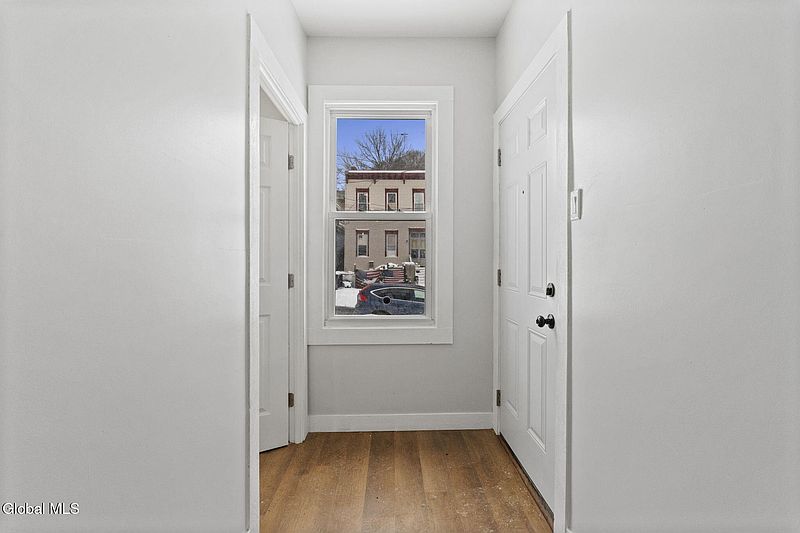 3rd image of 34 Francis Street