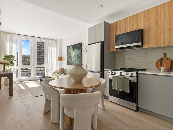 2nd image of 4-34 26th Ave #106