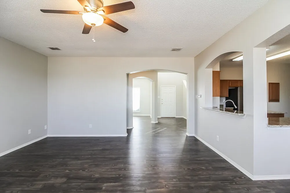4 bed, 2.5 bath, 2494 sqft, $2,645 — Photo 3