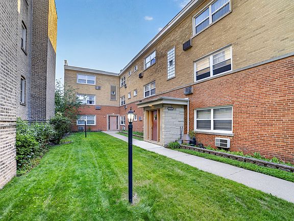 3rd image of 7410 N Oakley Ave APT 3A