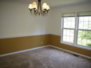 8 Hampshire Ct, Stafford, VA 22554