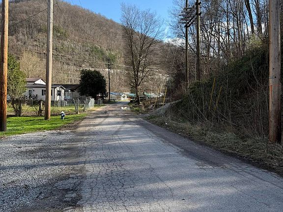 3rd image of 261 Ronda Rd