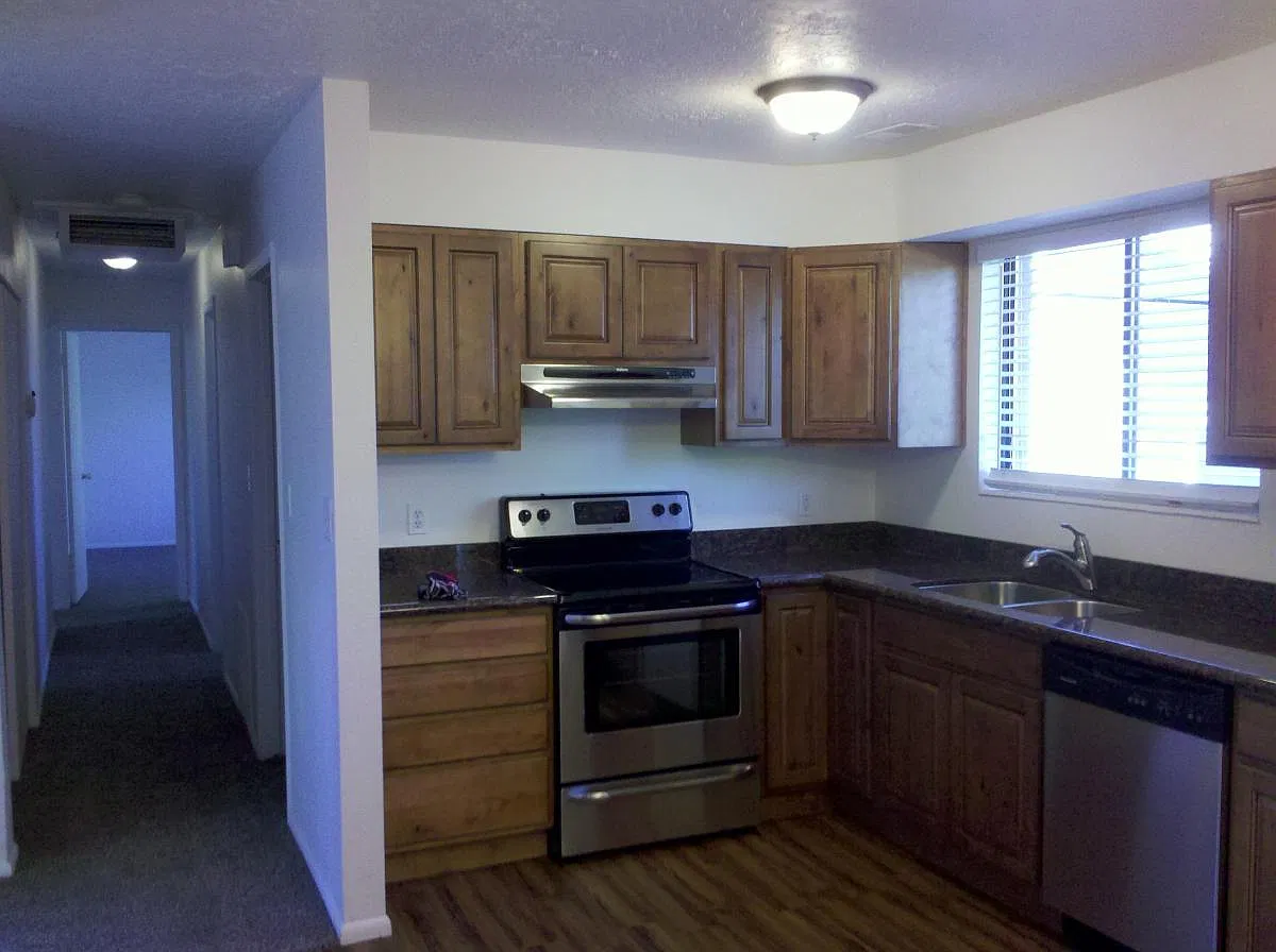 3 bed, 1100 sqft, $2,150 — Photo 4