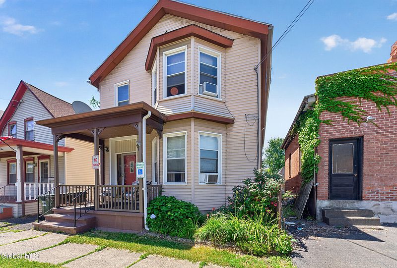 3rd image of 96 Hudson Avenue