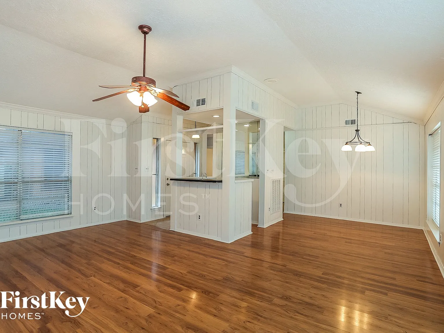 3 bed, 2.0 bath, 1608 sqft, $2,160 — Photo 4