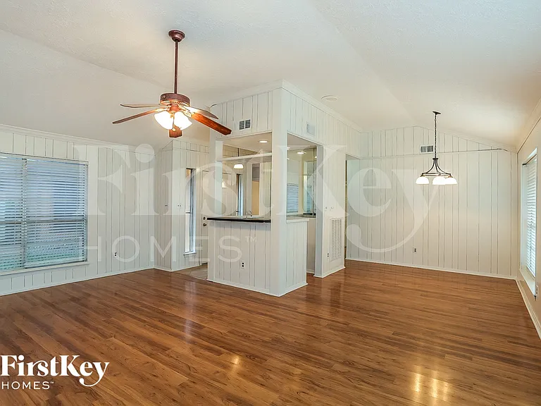 613 W Castle Harbour Dr — Photo 4