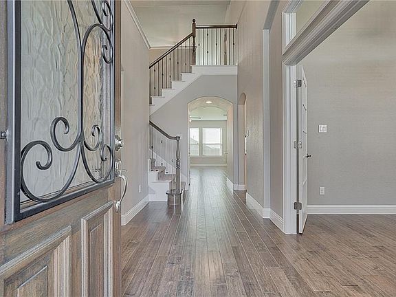 3rd image of 1009 Hoyt Dr