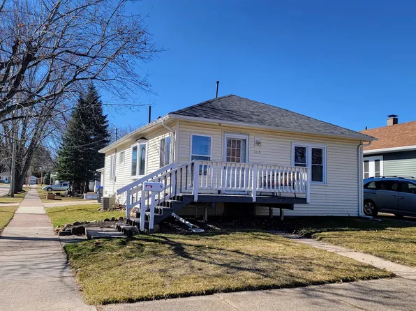 1115 Algoma St, New London, WI 54961
