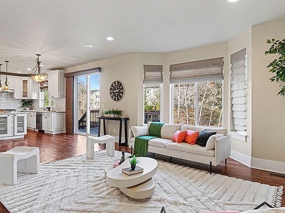 5th image of 278 Vashon Place NE