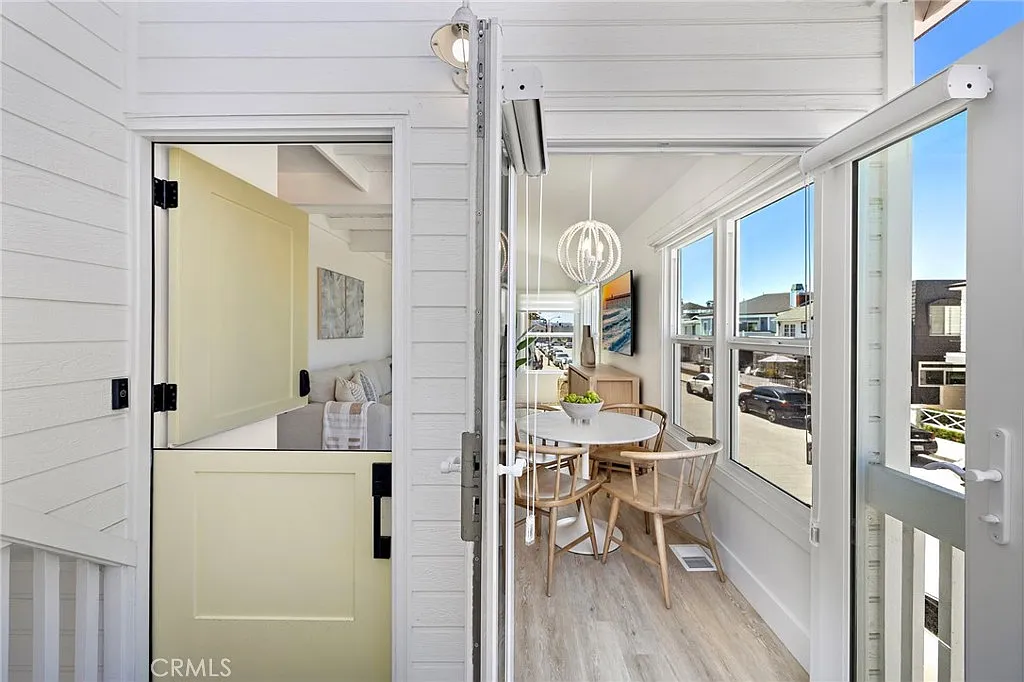 2 bed, 950 sqft, $6,900 — Photo 4
