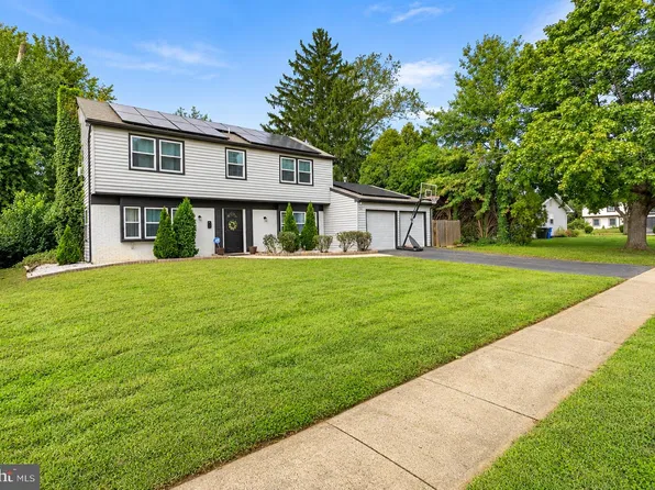 42 Temple Ln, Willingboro, NJ 08046
