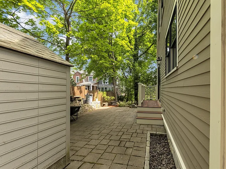 11 Chase Ave #1 — Photo 36