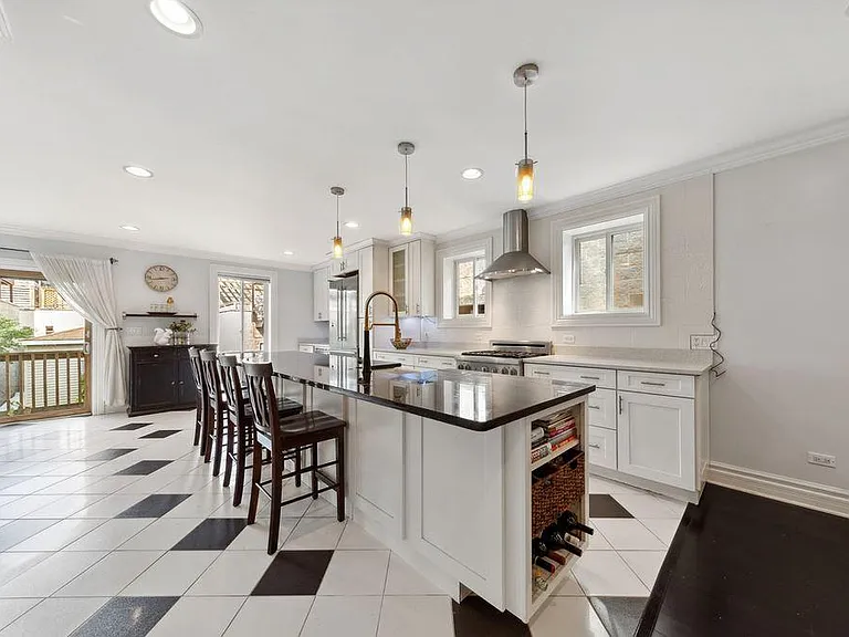1836 W Rice St — Photo 13