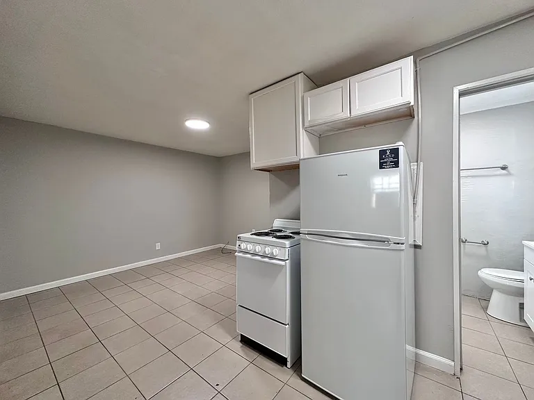 204 Courtyard Cir — Photo 109
