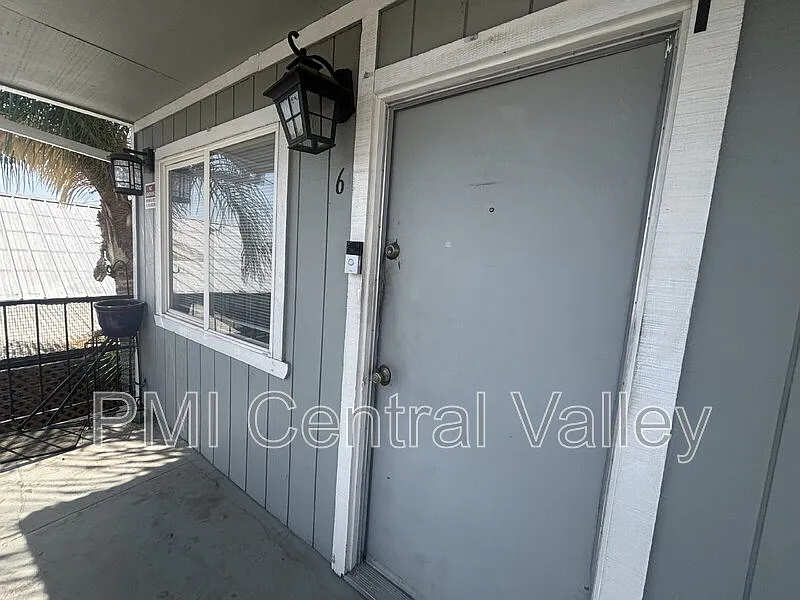 2 bed, 1.0 bath, 907 sqft, $1,700 — Photo 2