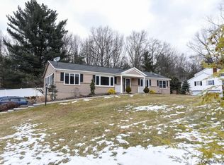 32 Juniper Dr, Clifton Park, NY 12065