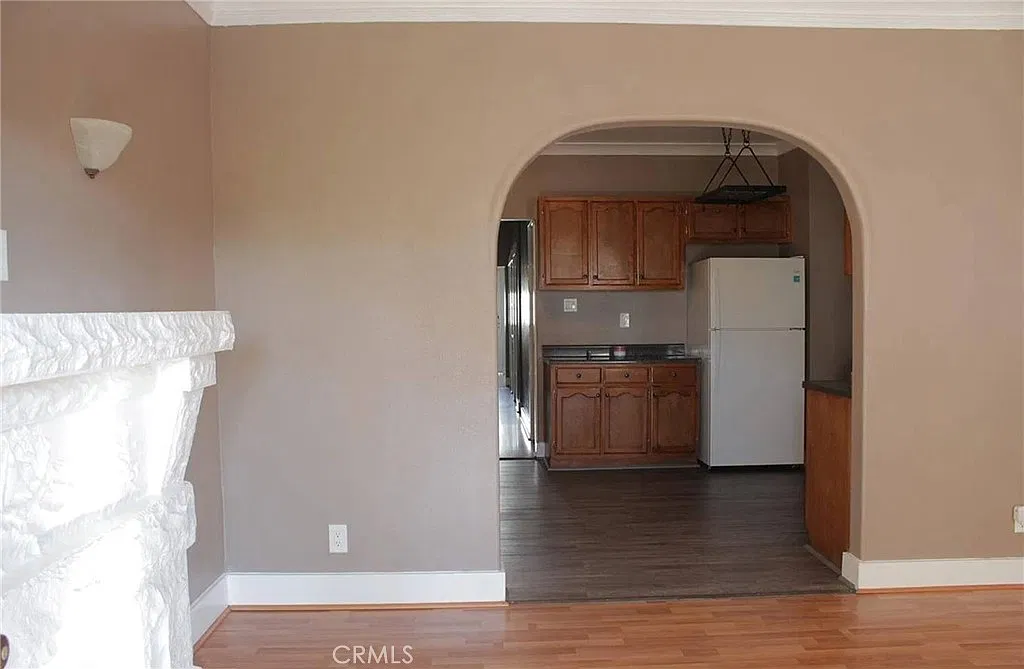 2 bed, 1.0 bath, 880 sqft, $2,500 — Photo 4