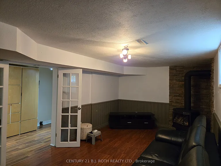 105 Chieftain Cres #BACHELOR — Photo 4