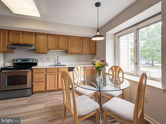 4th image of 203 Pinebrooke Cir