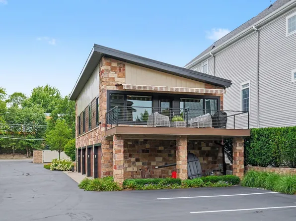 2316 E Winona Ave, Winona Lake, IN 46590