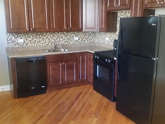 4th image of 1642 W Pratt Blvd APT 2d
