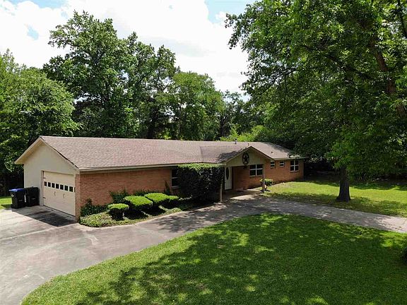 4th image of 1401 Auburn Dr