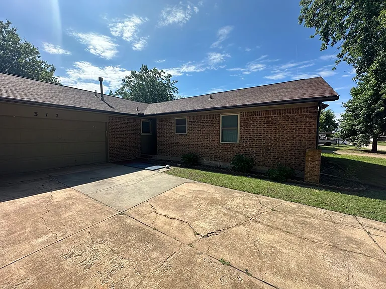 312 S Avery Dr — Photo 4