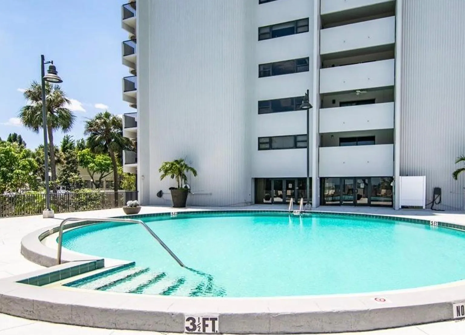 2 bed, 1.5 bath, 1072 sqft, $2,600 — Photo 2