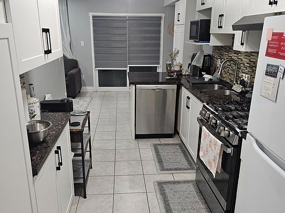 3rd image of 5944 Ridgecrest Trl