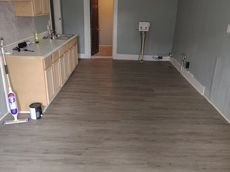 703 E Franklin St — Photo 2