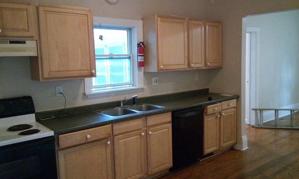 1st image of 206 Olive St APT 1
