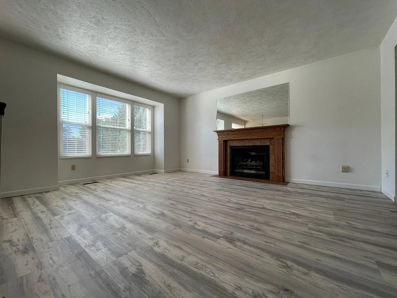 4 bed, 1900 sqft, $2,995 — Photo 3