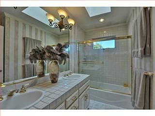 3rd image of 1294 Settle Ave
