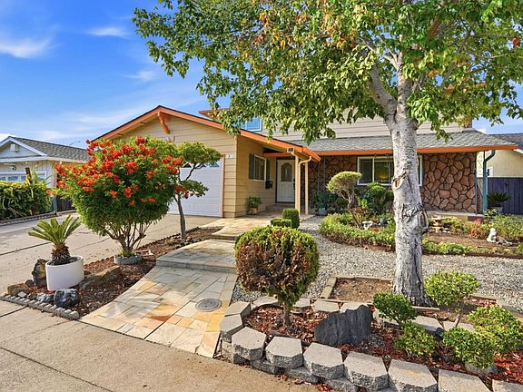 4th image of 1615 Everglades Dr