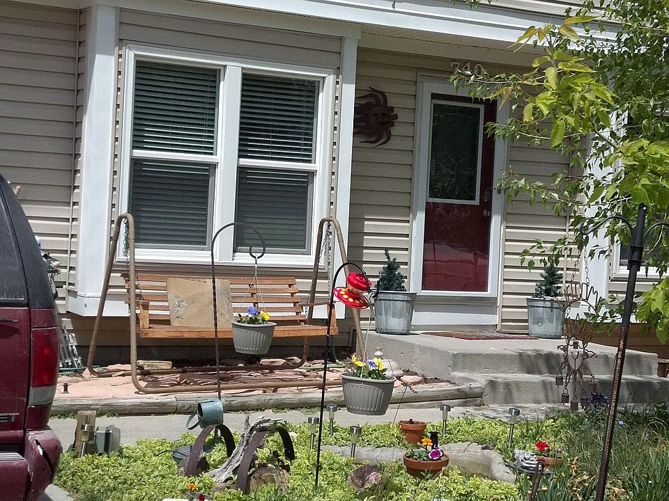 2nd image of 740 W 45th St