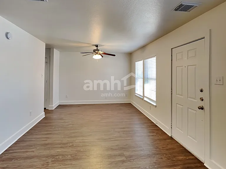 817 Lightningbug Ln — Photo 7