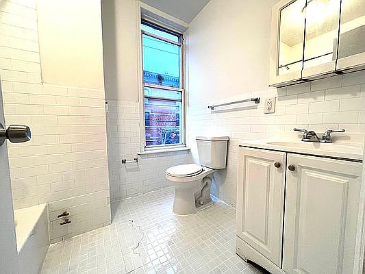 5th image of 197 Wyckoff Ave #2R