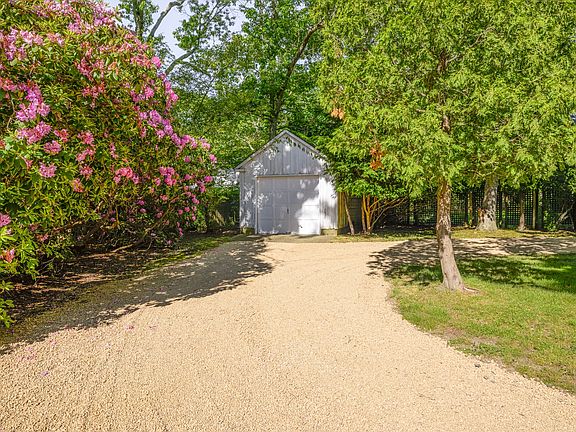 5th image of 12 Quantuck Bay Ln