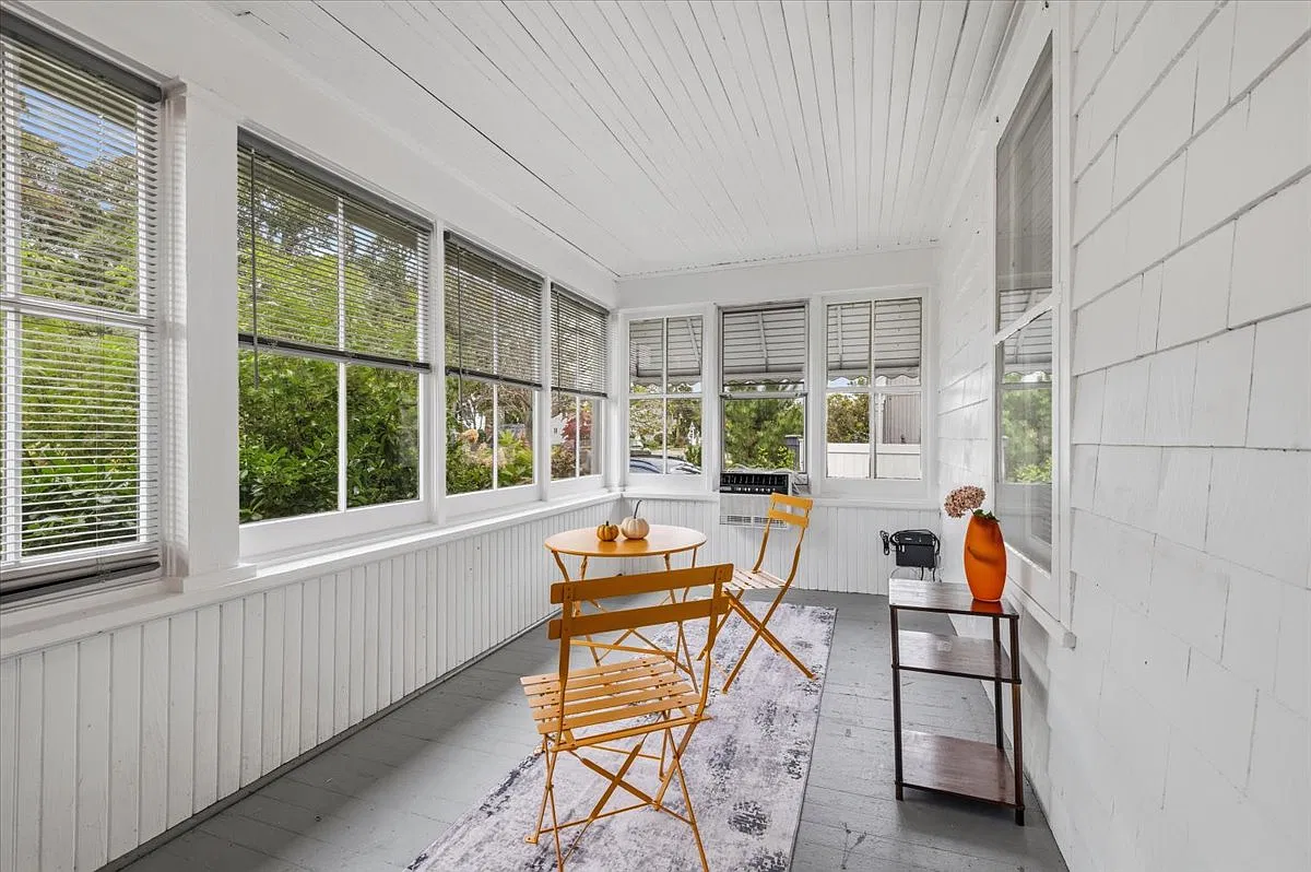 3 bed, 2.5 bath, 1800 sqft, $5,200 — Photo 3