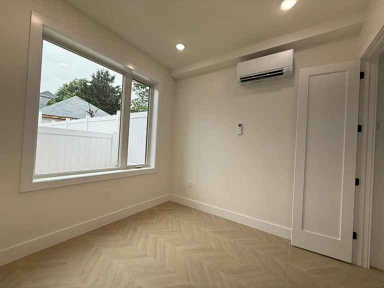 40 Lembeck Ave #15E — Photo 6