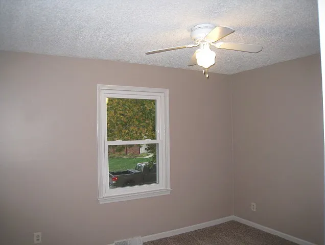 9609 N Charlotte St — Photo 15