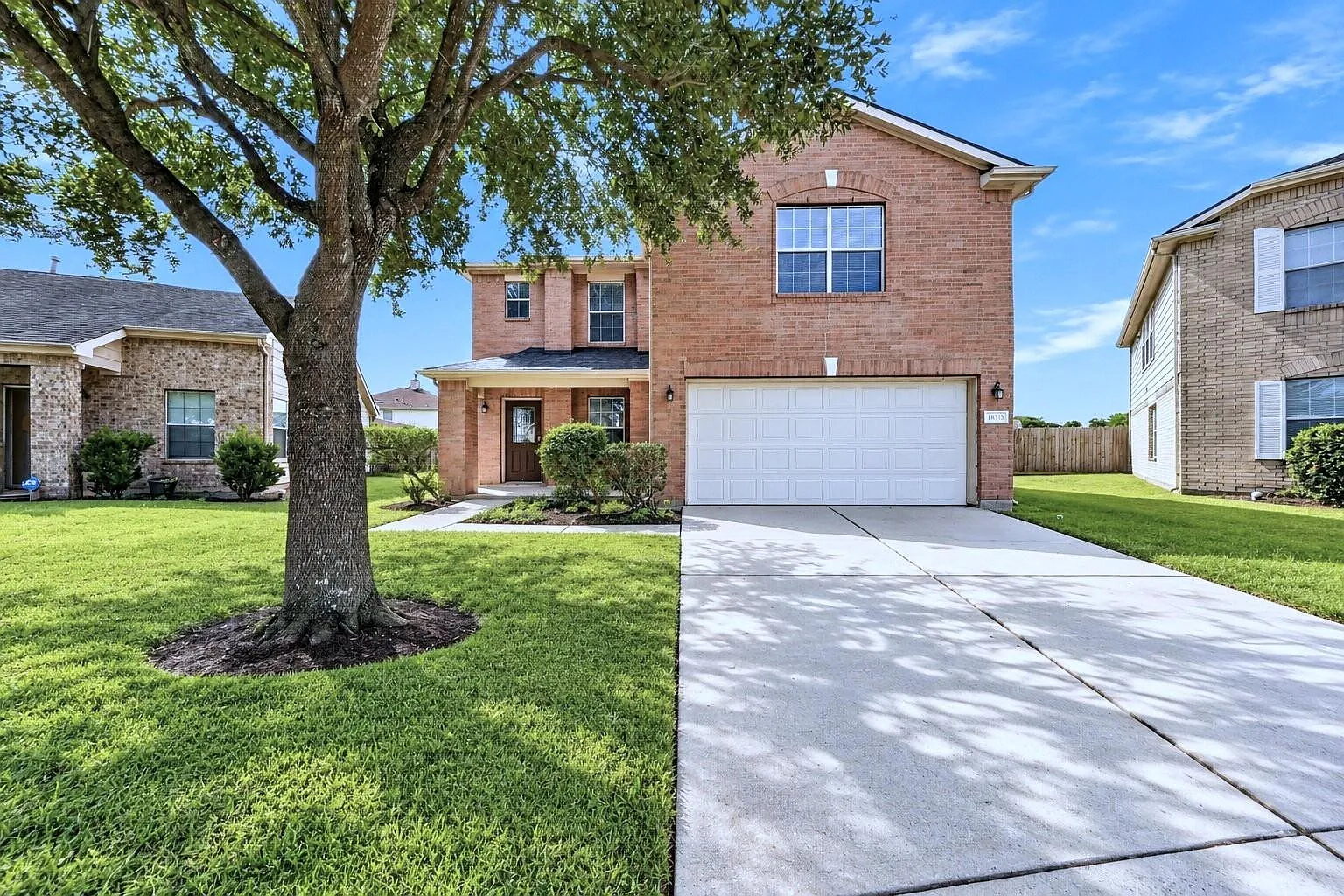 3 bed, 2.5 bath, 2290 sqft, $2,000 — Photo 1
